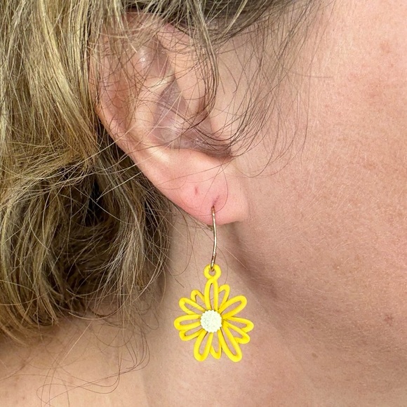 Yellow Daisy Earrings - Picture 3 of 3